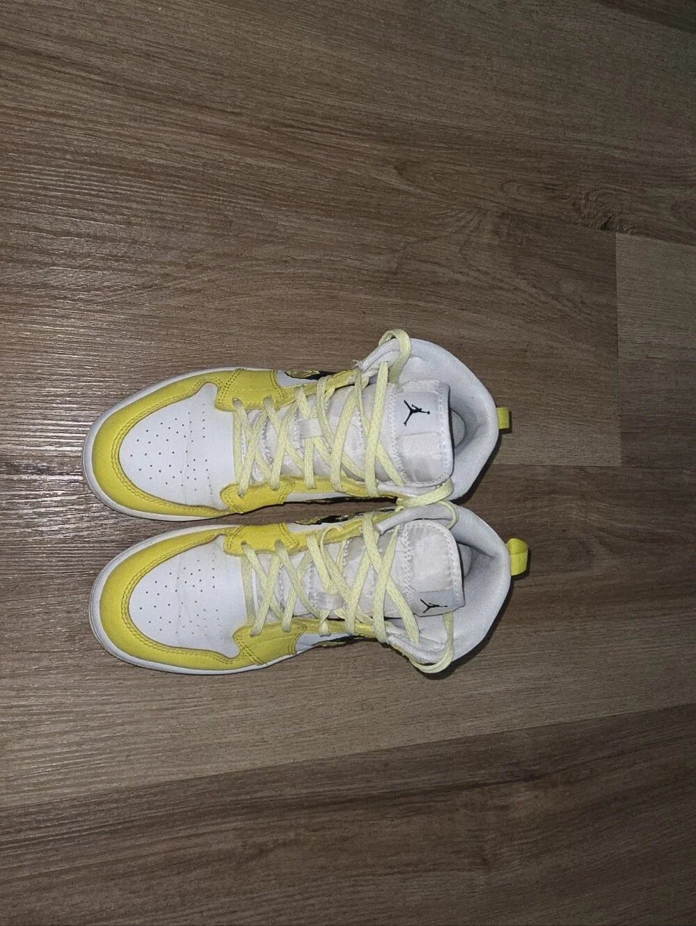 Jordan 1 Mid Dynamic Yellow Floral size 2.5 youth
